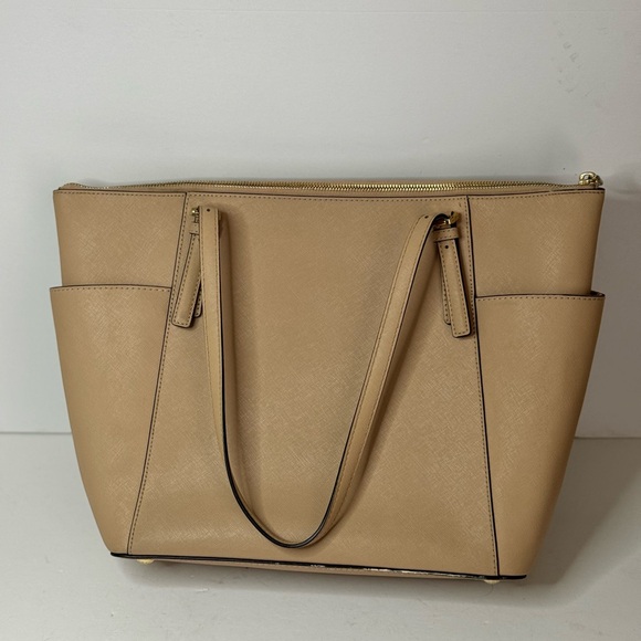 Michael Kors Jet Set Travel Large Tote Oyster Beige Saffiano Leather Top Zip Bag - Picture 4 of 15